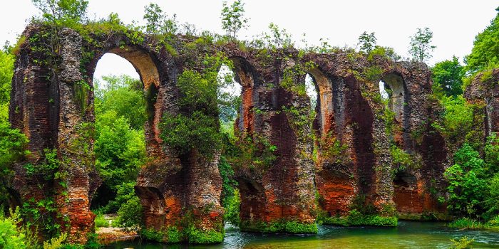 1280px-Roman_aquaduct_of_Nikopolis_st.George_village_area_3.jpg